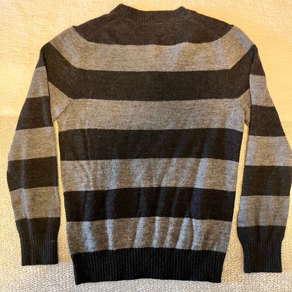 Banana Republic Italian Yarn Sweater - Picture 3 of 3